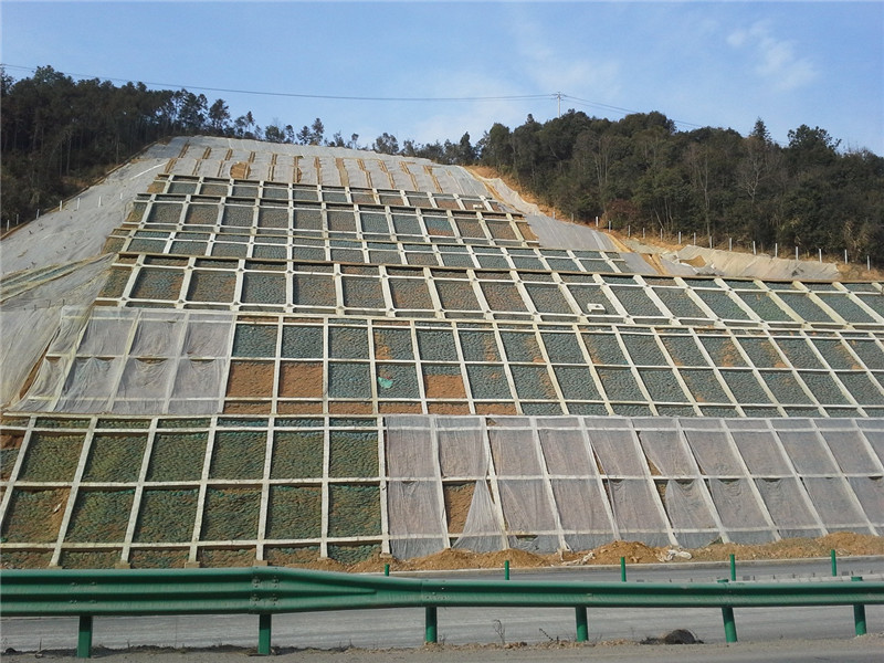水麻高速锚杆格构施工工程.jpg